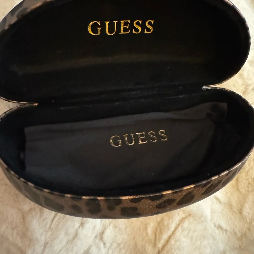 Guess Empty Brown Leopard Sunglasses Case - Picture 2 of 3